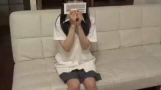 ロリ美少女を説得し、中出しハメ撮りに成功