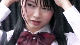 雨宿りJKの透けブラを見た会社員が公衆トイレでレイプ