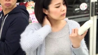 ノーブラで買い物中、巨乳妻がレイプ被害に遭う