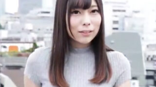 露出好きの美女が屋上でおっぱいを晒し、フェラ抜き奉仕を行う。