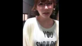 スレンダーなメガネ少女をローター散歩で調教し、自宅で中出しをスマホで撮影。