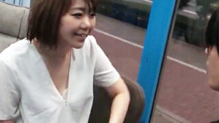 素朴系AVお姉さんがエロマッサで仰け反りイキ