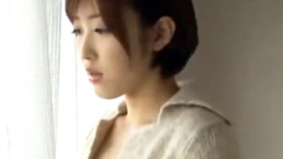 夫が仕事中でも昼間から複数の男性と中出ししまくる淫乱妻