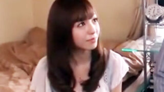 スレンダー美女が年上男性の家に訪問し、奉仕しながら精液を搾り取る。