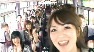 セクシー女優がバスで一般男性一人ずつを相手に行う豪華な卑猥ツアー」