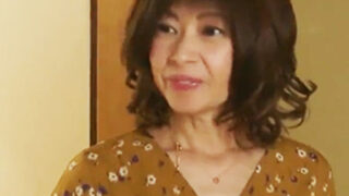 友人の息子に迫られ、我慢できず浮気セックスするビッチ妻