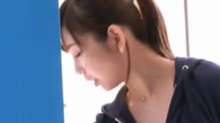 ポニテの若妻がMM号に乗り、バックでハメられる。