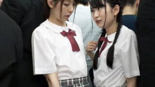 電車でロリJK2人が発情し、痴漢とセックスを楽しむ