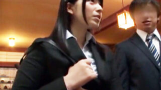 部下の浴衣がはだけた状態で夜這いし中出し