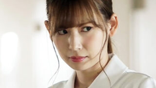 新人ナースが院内で凌辱に遭い、嫌がりつつも乱れていく。