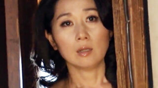 上品な欲求不満妻の近親セックス