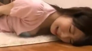 胸をちら見せする生意気な従姉妹を親の不在時にレイプ。