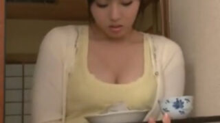 義母の手コキで中出し近親相姦