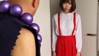 美少女と霊媒師のトイレでのセックス対決