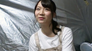 素人JDがナンパされ即ハメされ、激しく突かれて悶絶する。