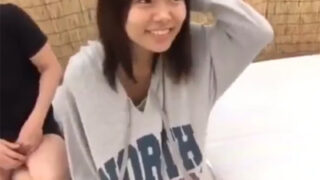 ロリ少女がナンパされ、2人にハメられる