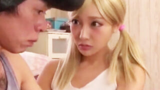 爆乳金髪ギャルがブサメンとイチャラブ中出し