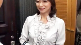 フェロモンが強い年上の家庭教師が、教え子と勉強を無視して中出しする作品