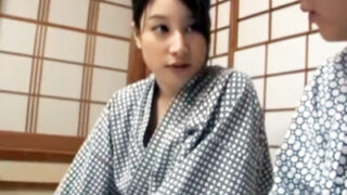 温泉旅行で巨乳の姉にフル勃起し、姉弟相姦