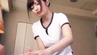 マッサージ中に勃起したチンポを見たお姉さんが発情し、生ハメされる