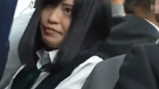 電車内で痴漢され、連れ出し強姦されたJK美少女