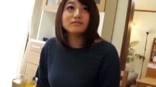 母の友人に媚薬を与え、身体を疼がせた後に中出しし、肉奴隷にした。