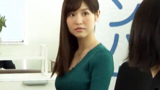 既婚若妻が元彼との関係に未練があり不倫する