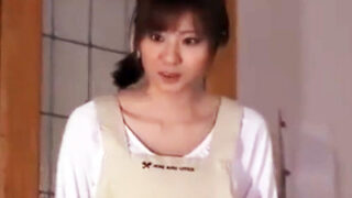 人妻がひったくり被害に遭い、犯人に自宅を特定されレイプされる。