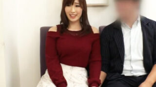 巨乳妻がヌード撮影で旦那の前で中出しされる