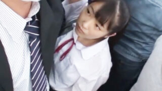 満員電車でリーマンに逆痴漢した美少女JKが車内で顔射される