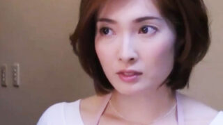 上司に調教された熟女妻が肉体を痙攣させ、屈辱的なNTRでアクメに至る。