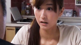 夫が重要顧客を暴行し、代わりにレイプで金銭的賠償を受け、妻が寝取られる。