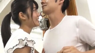 長髪美少女が手コキとフェラで喜びながら奉仕