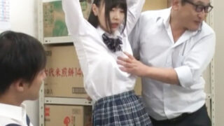 万引きJKを事務所で拘束し従業員全員で輪姦ピストン