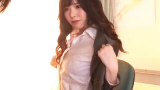 小悪魔教師が男子校の生徒を挑発し、思春期の性器を貪る。