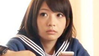 コタツ下で妹を刺激し、親がいるのに近親セックス