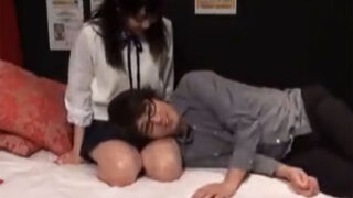 有名なJKリフレでロリ系美少女が裏オプでハメ撮り、精液が漏れ出す。