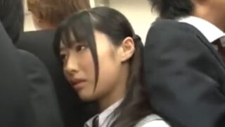 車内で痴漢に挿入されたアイドル級JKの屈辱的アクメ