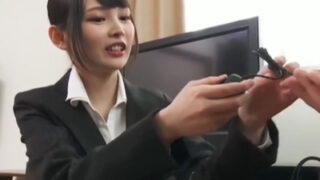 アダルトグッズメーカーの訪問販売員が中出しで枕営業。