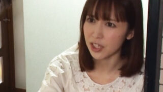 近所トラブルで怒らせた隣人に脅され、イラマチオで口内射精を強要される巨乳妻