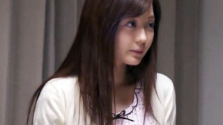 映画館やトイレで輪姦される変態人妻