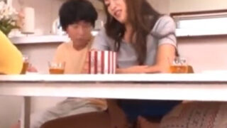 イタズラレイプを受け入れる優しい巨乳ママ