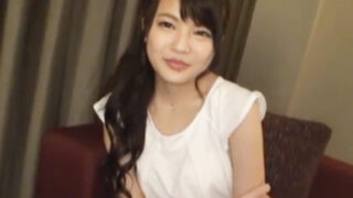 地方から上京した天真爛漫な田舎娘とホテルでハメ撮りに成功