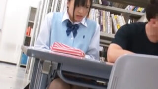 声が出せないJKがレイプ中に愛液を大量に漏らす。