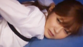 敵アジトに潜入し、拘束され奴隷にされる