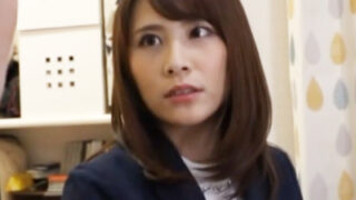 部下が上司の家に泊まり、興奮MAXで抑えきれない情境