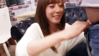 酔っ払った美熟女ママが大学生と中出し乱交