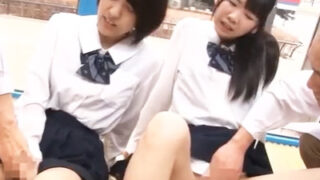 学校帰りの女子生徒の膣をホースで洗浄し、大人男性の性器で激しく責める。