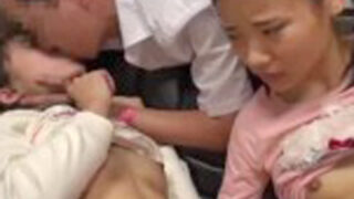 母不在時に近所のつるぺたパイパン美少女を犯す