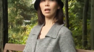 露出に目覚めた熟女のオナニーと山奥での中出しセックス